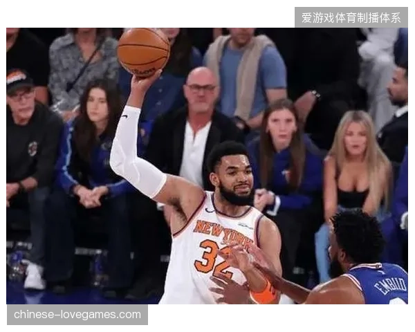 卡尔-安东尼·唐斯在内线予取予求，他为布伦森的突破拉开了关键空间